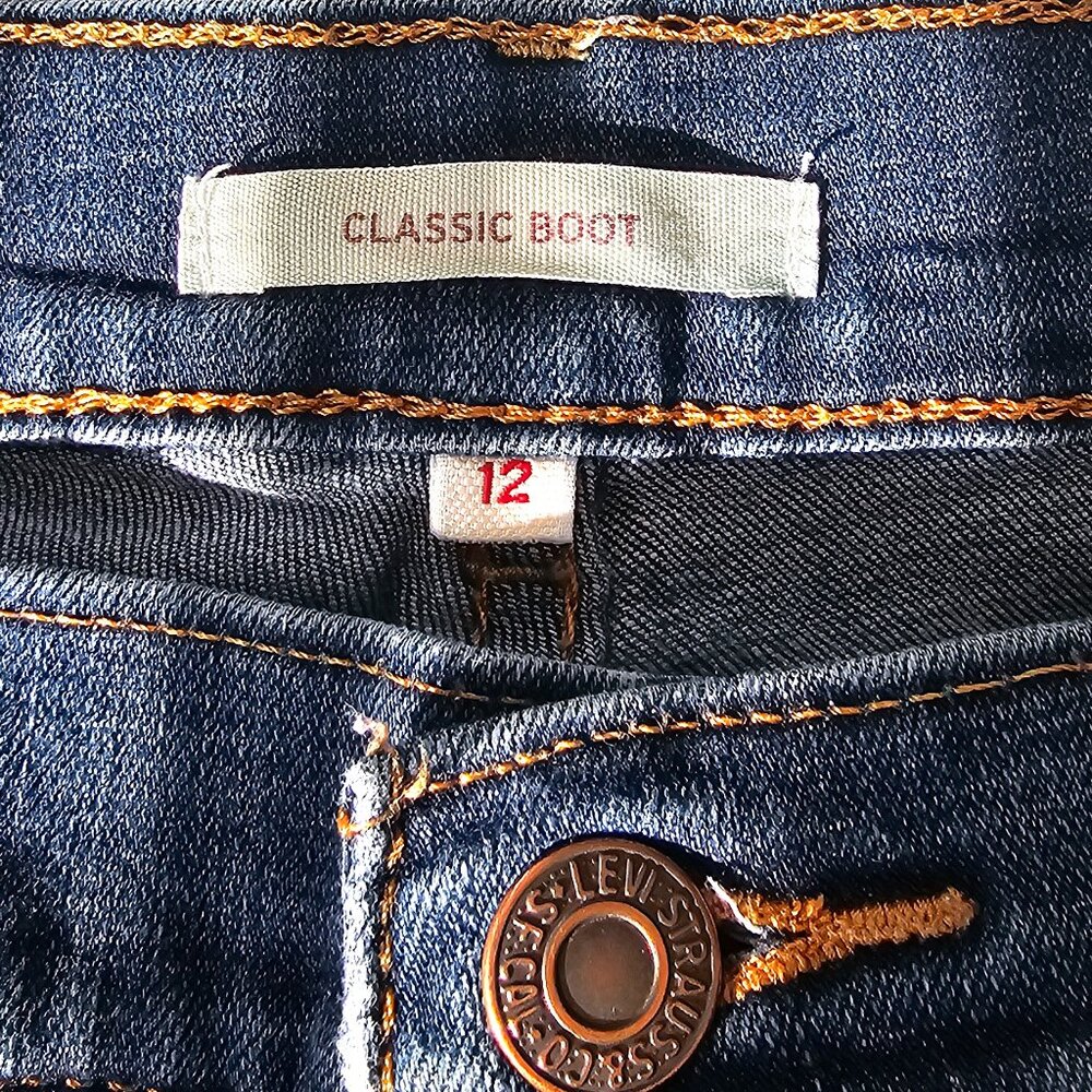 Women's Levi Jeans